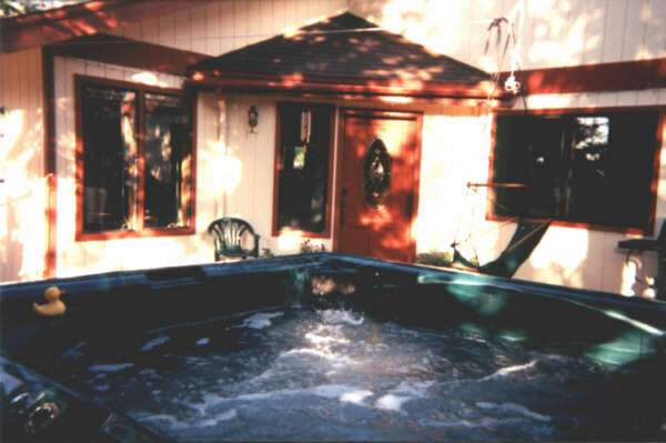 Soak in the hot tub among the trees twenty feet above the ground while viewing spectacular views of forested snow-capped mountain ranges and Heavenly ski area.